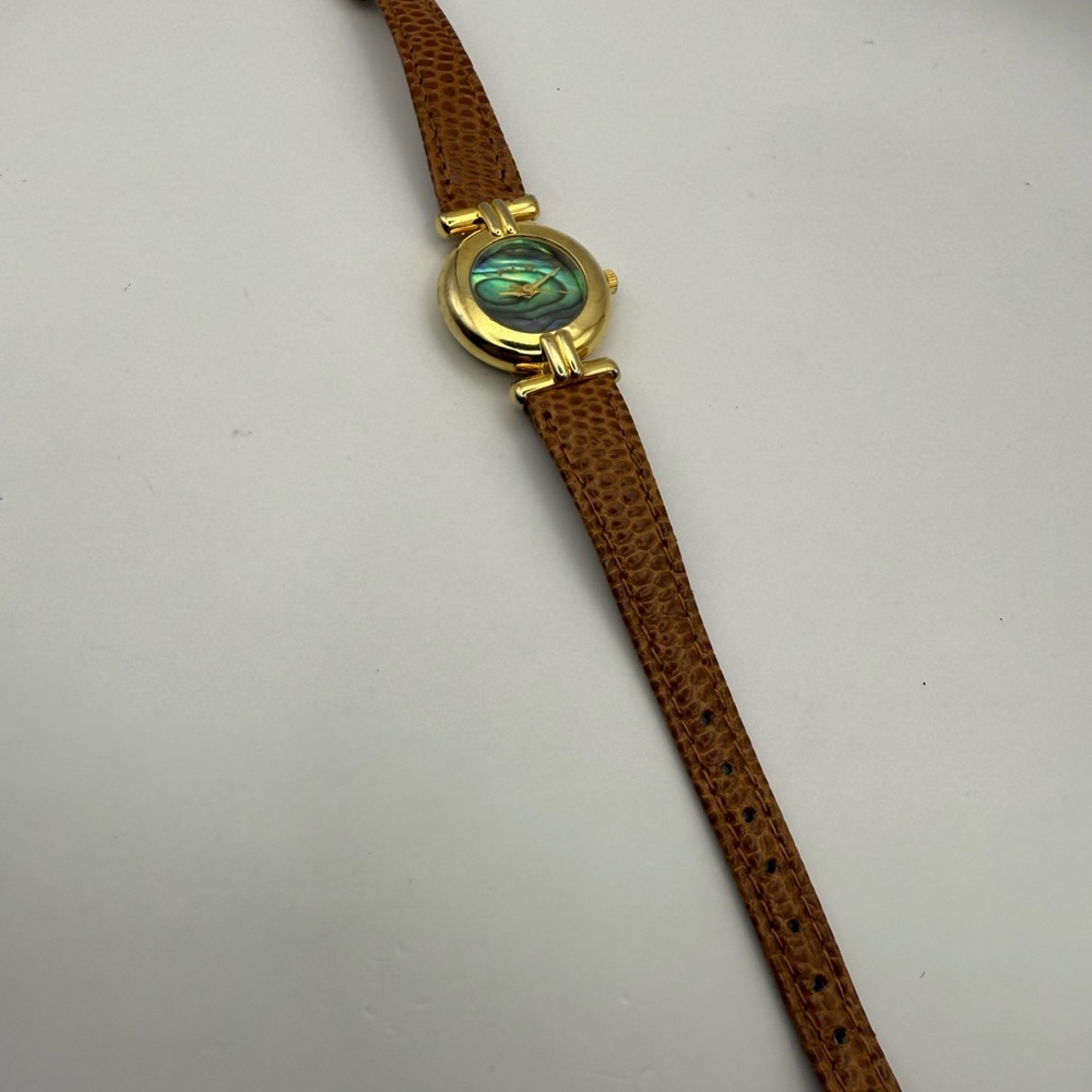 Vintage Folio Women's Gold Tone Watch with Mother of Pearl Face (New Battery) - Picture 10 of 11